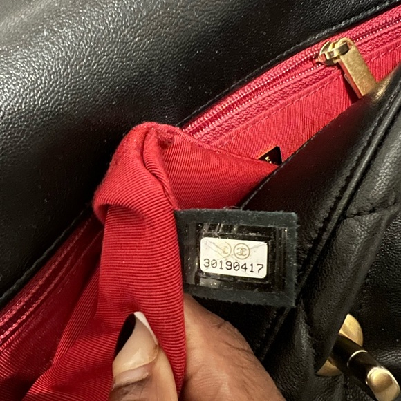 Authentic Medium Chanel 19 lambskin handbag with silver and gold hardware - Picture 9 of 14